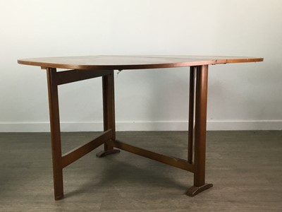 Lot 261 - A RETRO DROP LEAF DINING TABLE