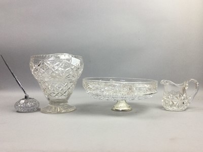 Lot 281 - A CRYSTAL PERFUME BOTTLE AND OTHER CRYSTAL ITEMS
