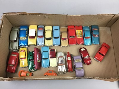 Lot 37 - A COLLECTION OF LOOSE DIE-CAST VEHICLES