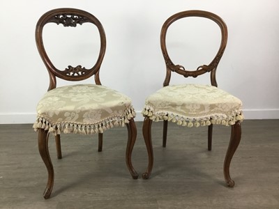 Lot 715a - A SET OF FIVE VICTORIAN WALNUT DINING CHAIRS