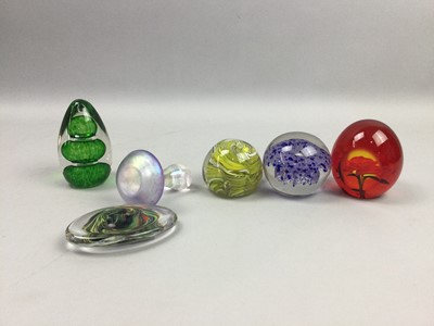 Lot 212 - A COLLECTION OF SEVEN PAPERWEIGHTS