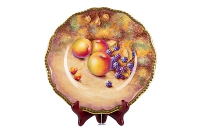 Lot 322 - A ROYAL WORCESTER CIRCULAR SHAPED PLATE
