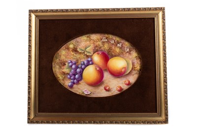 Lot 331 - A ROYAL WORCESTER ARTIST NIGEL CREED HAND-PAINTED OVAL PLAQUE