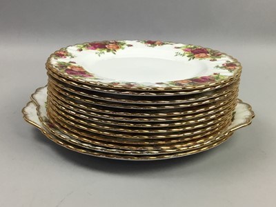 Lot 124 - AN EXTENSIVE GROUP OF ROYAL ALBERT 'OLD COUNTRY ROSES' TEA AND DINNER WARE