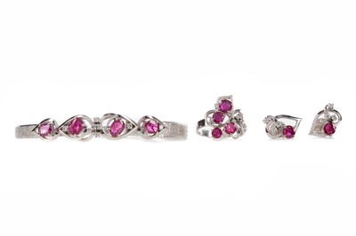Lot 1237 - A RUBY AND DIAMOND SUITE