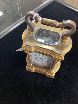 Lot 672 - AN ATTRACTIVE FRENCH SMALL SIZED CARRIAGE CLOCK