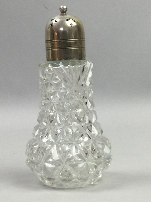 Lot 200 - A COLLECTION OF PERFUME BOTTLES