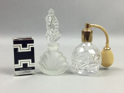 Lot 200 - A COLLECTION OF PERFUME BOTTLES