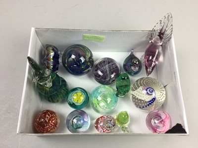 Lot 115 - A GROUP OF ART GLASS PAPERWEIGHTS