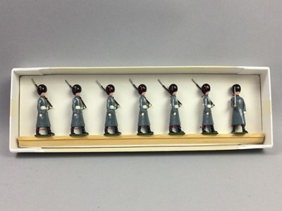 Lot 67 - A COLLECTION OF LEAD TOY SOLDIERS