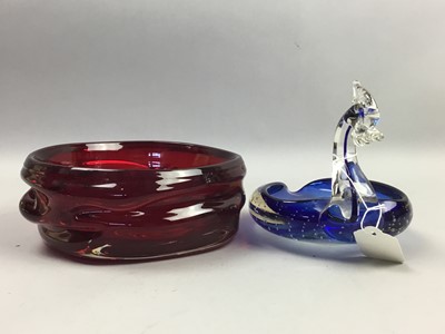 Lot 136 - A MURANO GLASS VASE ALONG WITH OTHER ART GLASS