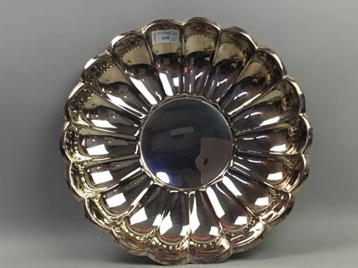 Lot 310 - A SILVER PLATED CIRCULAR TRAY AND OTHER PLATED ITEMS
