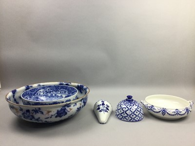 Lot 303 - A BLUE AND WHIITE BASIN AND OTHER BLUE AND WHITE CERAMICS