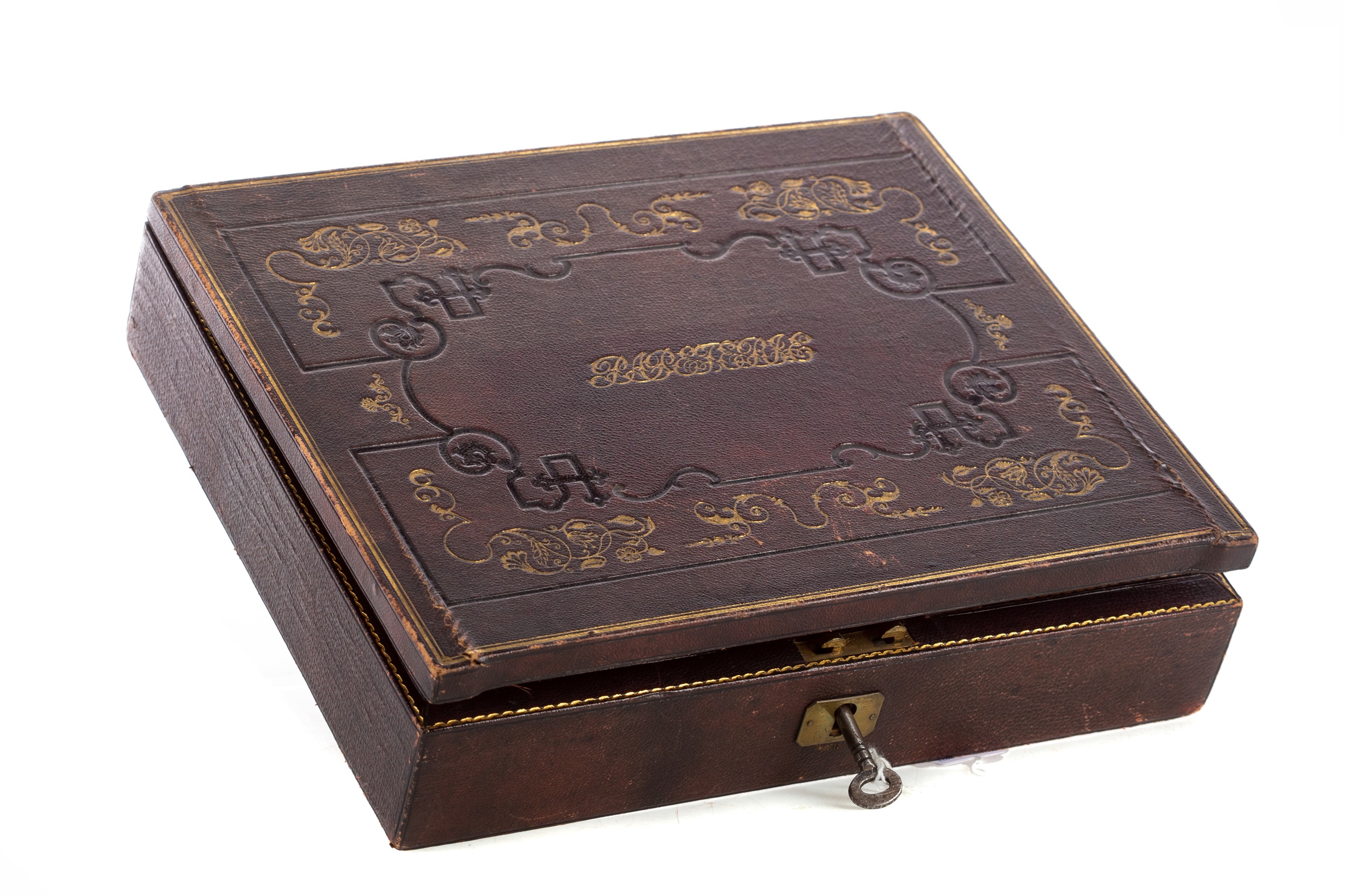 Lot 677 - AN ATTRACTIVE 19TH CENTURY FRENCH TOOLED