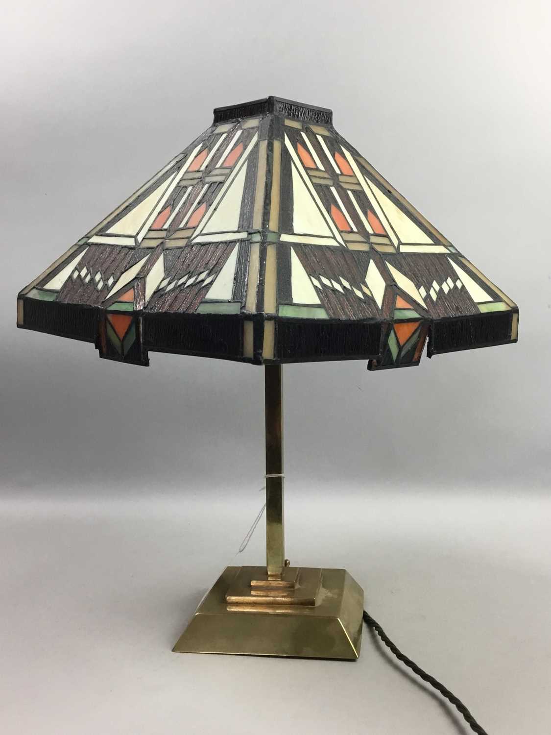Lot 178 - AN AMERICAN MISSION STYLE TABLE LAMP