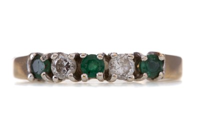 Lot 1254 - AN EMERALD AND DIAMOND BAND
