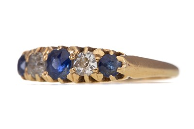 Lot 1255 - A SAPPHIRE AND DIAMOND FIVE STONE RING