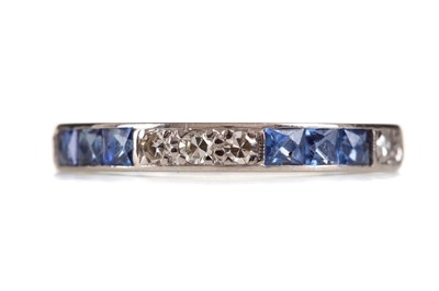 Lot 409 - A SAPPHIRE AND DIAMOND ETERNITY RING