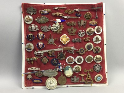 Lot 154 - A COLLECTION OF MILITARY THEMED SWEETHEART BROOCHES AND BADGES