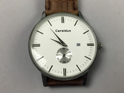 Lot 472 - A GENT'S CARSIDUN WRIST WATCH, WEDDING BAND, RING AND PENDANT