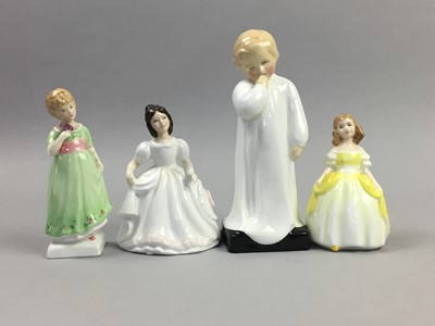 Lot 366 - A ROYAL DOULTON FIGURE OF 'THE OLD BALOON SELLER' ALONG WITH FOUR OTHER FIGURES