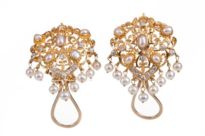 Lot 420 - AN IMPRESSIVE PAIR OF INDIAN PEARL AND GOLD EARRINGS