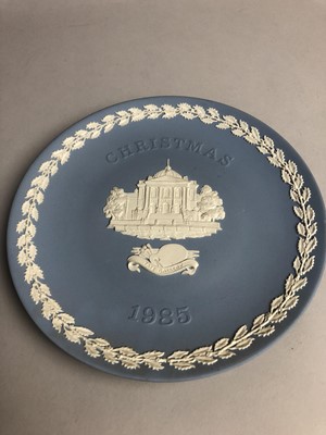 Lot 439 - A COLLECTION OF CABINET PLATES