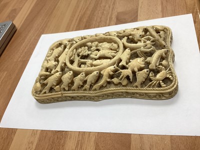 Lot 686 - A GOOD CHINESE CANTON CARVED IVORY CARD CASE