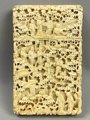 Lot 687A - A CHINESE CANTON CARVED IVORY CARD CASE