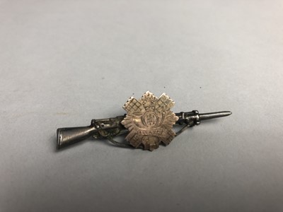 Lot 450 - A WORLD WAR I SWEETHEART BROOCH AND OTHER JEWELLERY