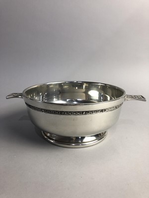 Lot 667 - A LOT OF PLATED ITEMS INCLUDING A PEWTER QUAICH