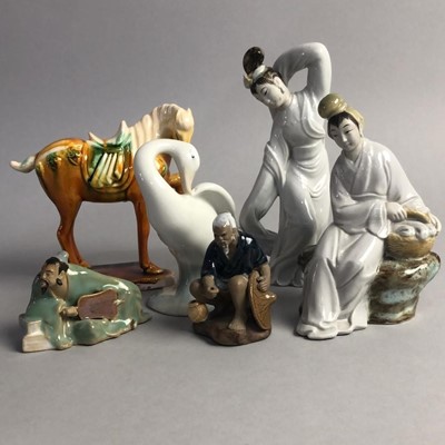 Lot 671 - A LLADRO FIGURE OF A GOOSE AND OTHER FIGURES