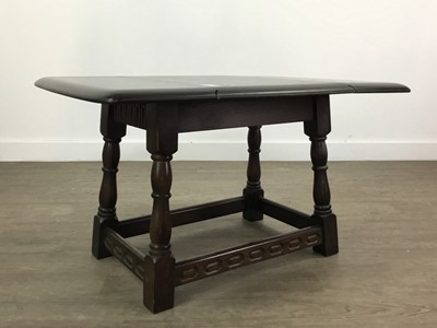 Lot 599 - AN OAK DROP LEAF SIDE TABLE