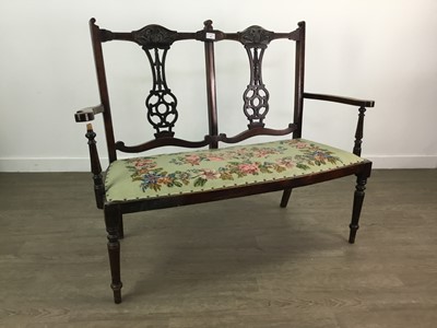 Lot 600 - AN EARLY 20TH CENTURY MAHOGANY DRAWING ROOM SETTEE AND A SIMILAR ARMCHAIR