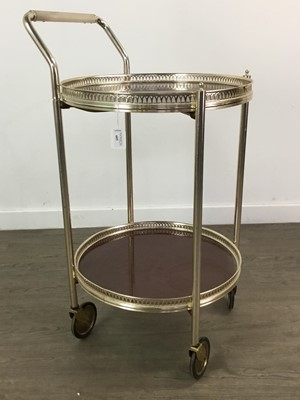 Lot 605 - A RETRO DRINKS TROLLEY