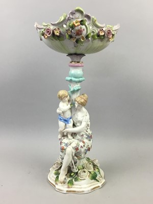 Lot 620 - A LOT OF DECORATIVE CERAMICS AND GLASS