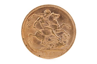 Lot 136 - AN EDWARD VII GOLD SOVEREIGN DATED 1907