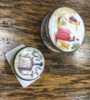 Lot 1210 - SMALL BILSTON ENAMEL CIRCULAR PATCH BOX the...