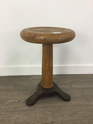 Lot 365 - AN EARLY TO MID-20TH CENTURY MACHINIST'S STOOL
