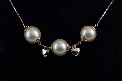 Lot 530 - A GOLDEN SOUTH SEA PEARL NECKLACE