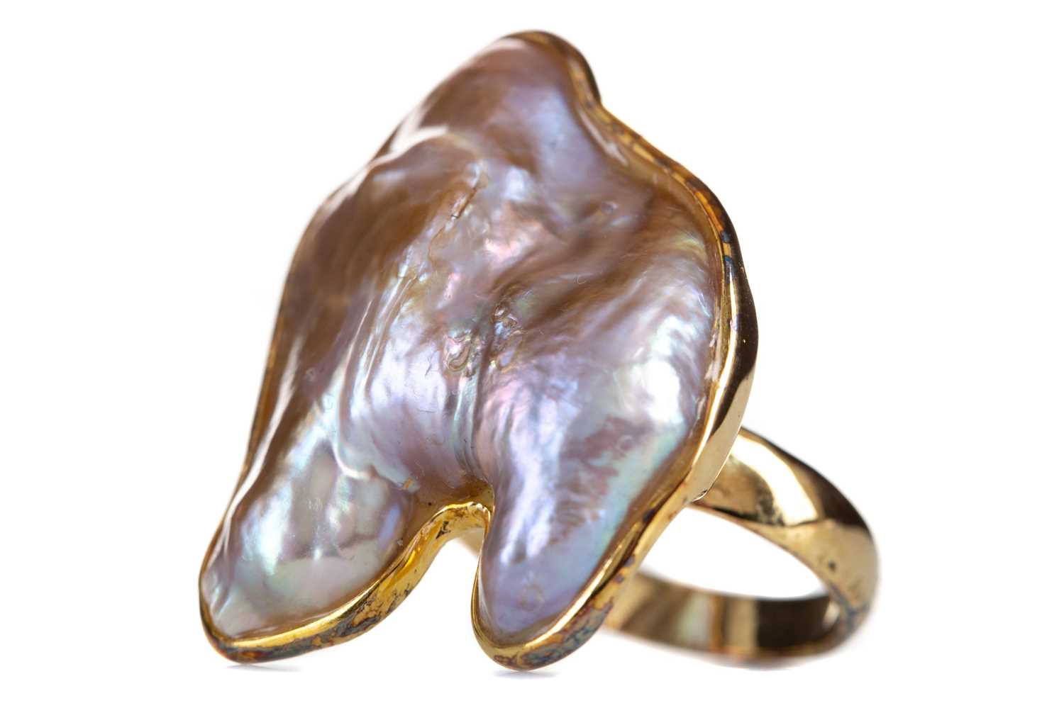 Lot 490 - A LARGE BAROQUE PEARL RING