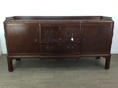 Lot 590A - AN EARLY 20TH CENTURY MAHOGANY BREAKFRONT SIDEBOARD