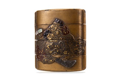 Lot 1095 - A JAPANESE THREE-CASE GOLD LACQUER INRO