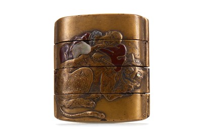 Lot 1095 - A JAPANESE THREE-CASE GOLD LACQUER INRO