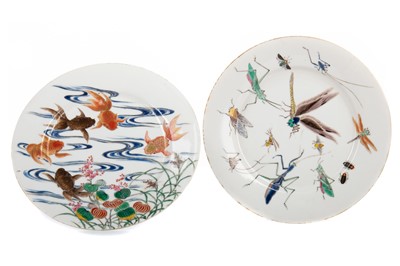 Lot 1097 - A PAIR OF CHINESE CIRCULAR DISHES