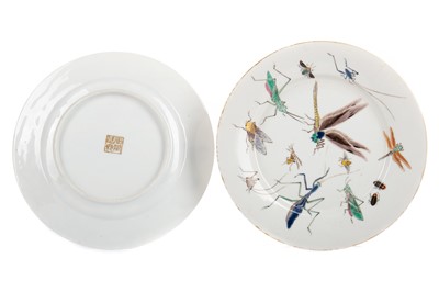 Lot 1097 - A PAIR OF CHINESE CIRCULAR DISHES
