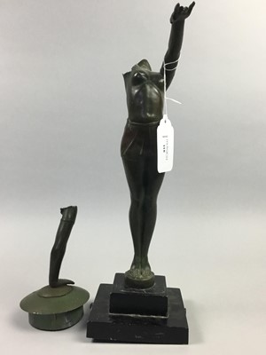 Lot 118 - AN ART DECO BRONZED SPELTER TABLE LAMP
