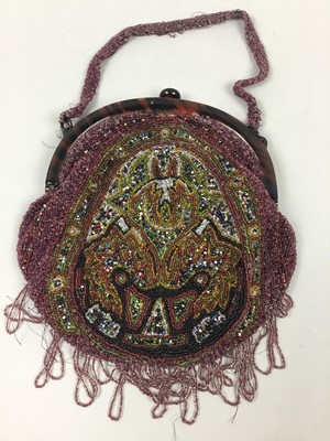 Lot 36 - A BEADED AND BAKELITE PURSE