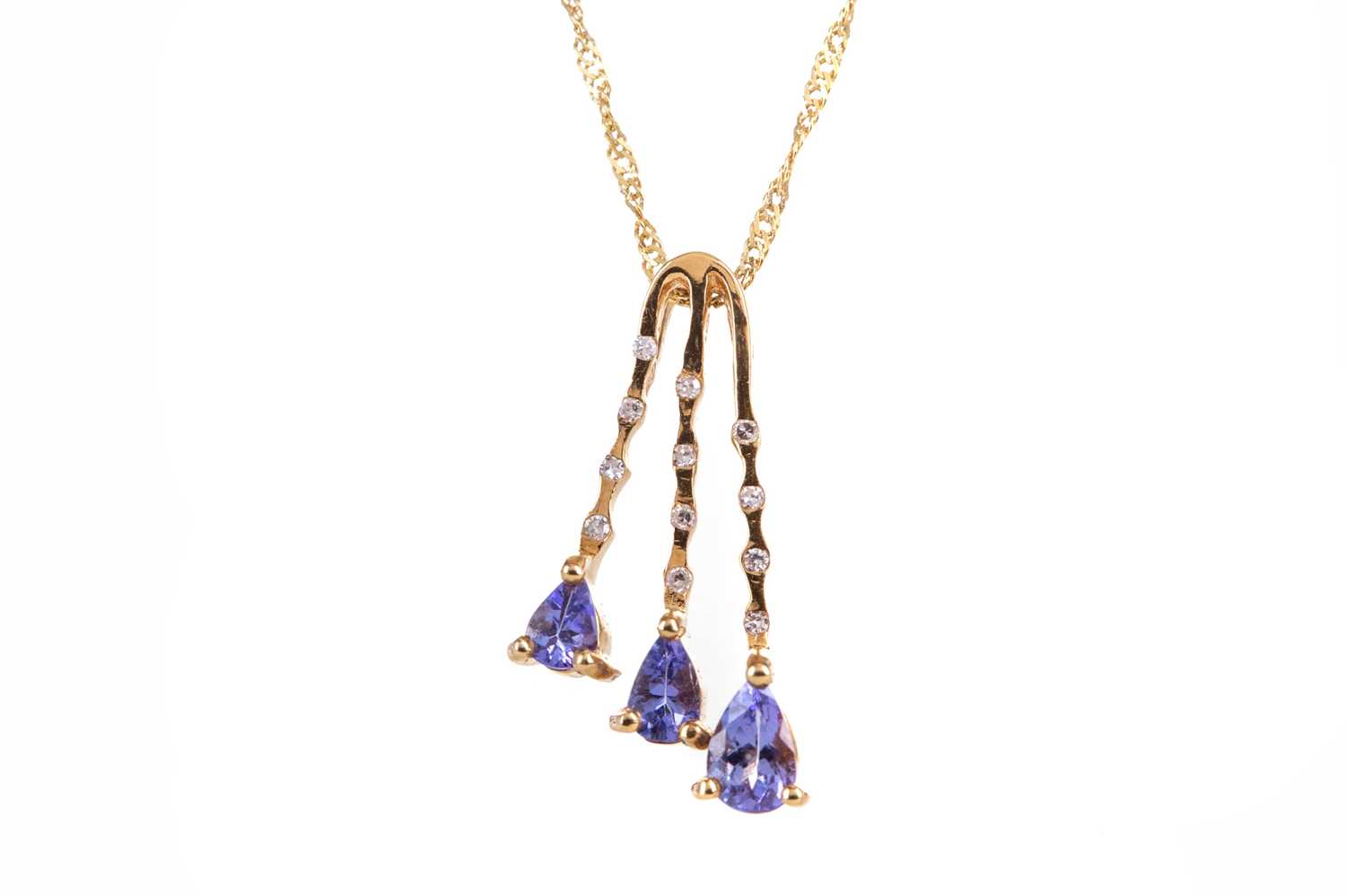 Lot 527 - A TANZANITE AND DIAMOND PENDANT ALONG WITH A PAIR OF EARRINGS