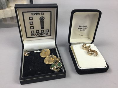 Lot 53 - A COLLECTION OF COSTUME JEWELLERY
